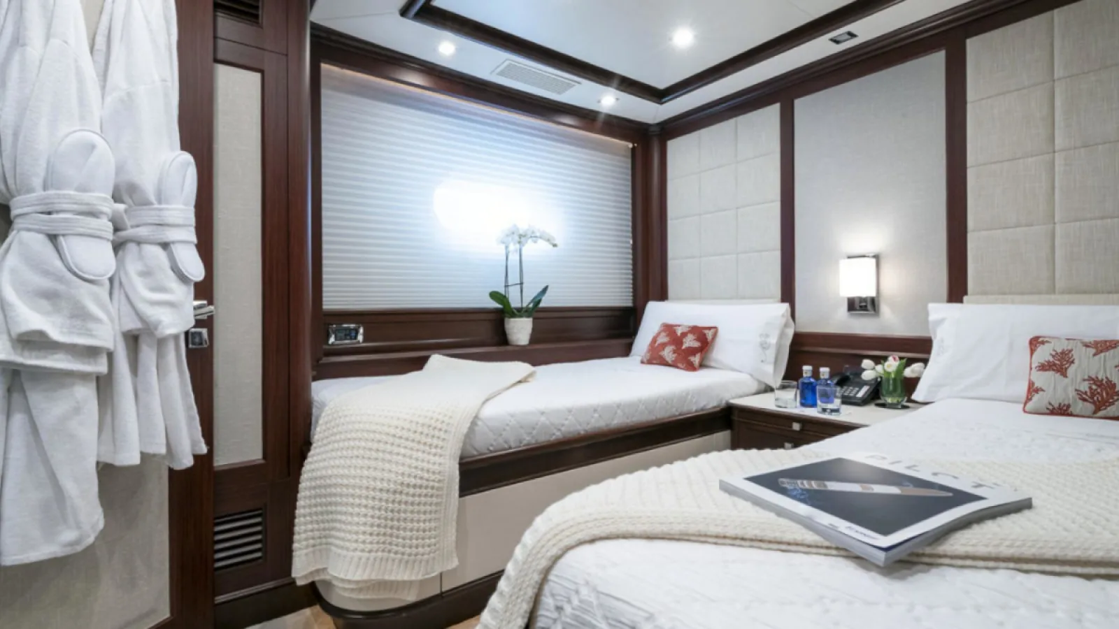 Bestboats BENETTI 37 ELENA NUEVE – Luxusyacht mieten Mallorca