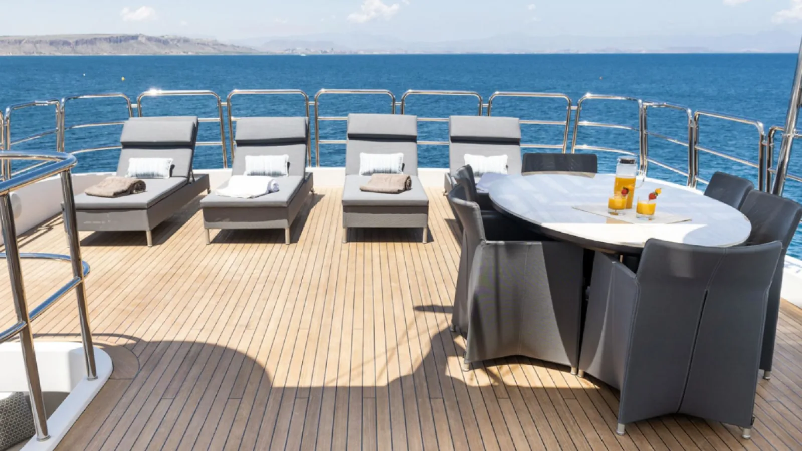 Bestboats BENETTI 37 ELENA NUEVE – Exklusive Yacht Mallorca