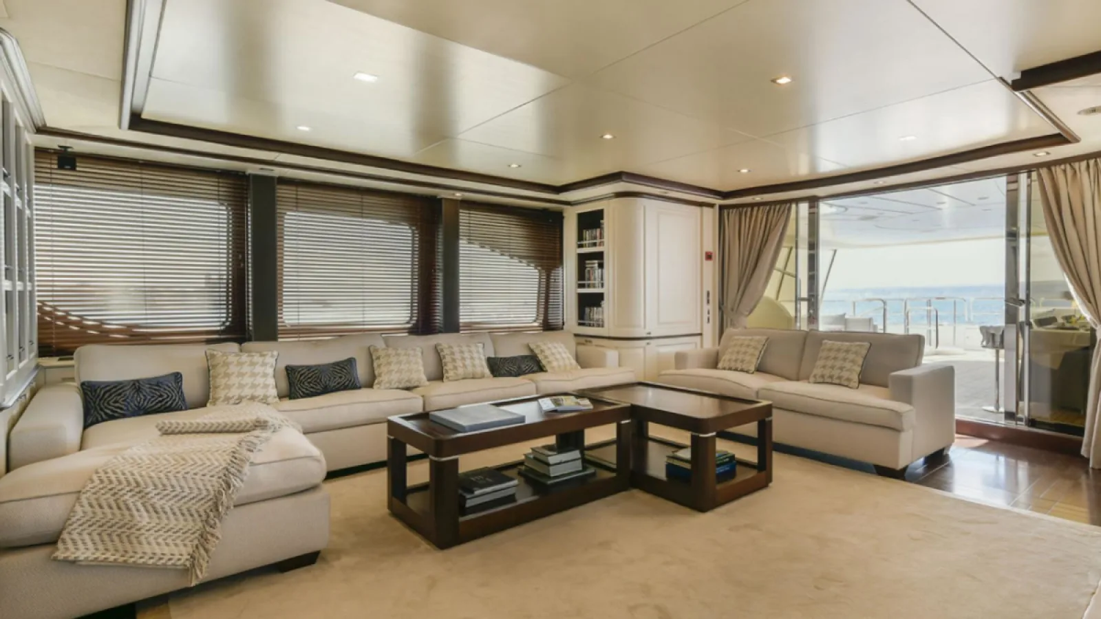 Bestboats BENETTI 37 ELENA NUEVE – Exklusive Yacht Mallorca