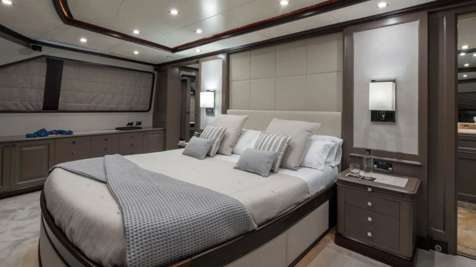Bestboats BENETTI 37 ELENA NUEVE – Exklusive Yacht Mallorca