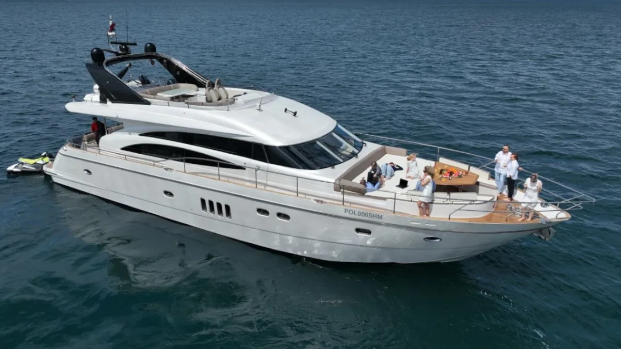 PRINCESS 21M CUSTOM 777 - Charter in Palma