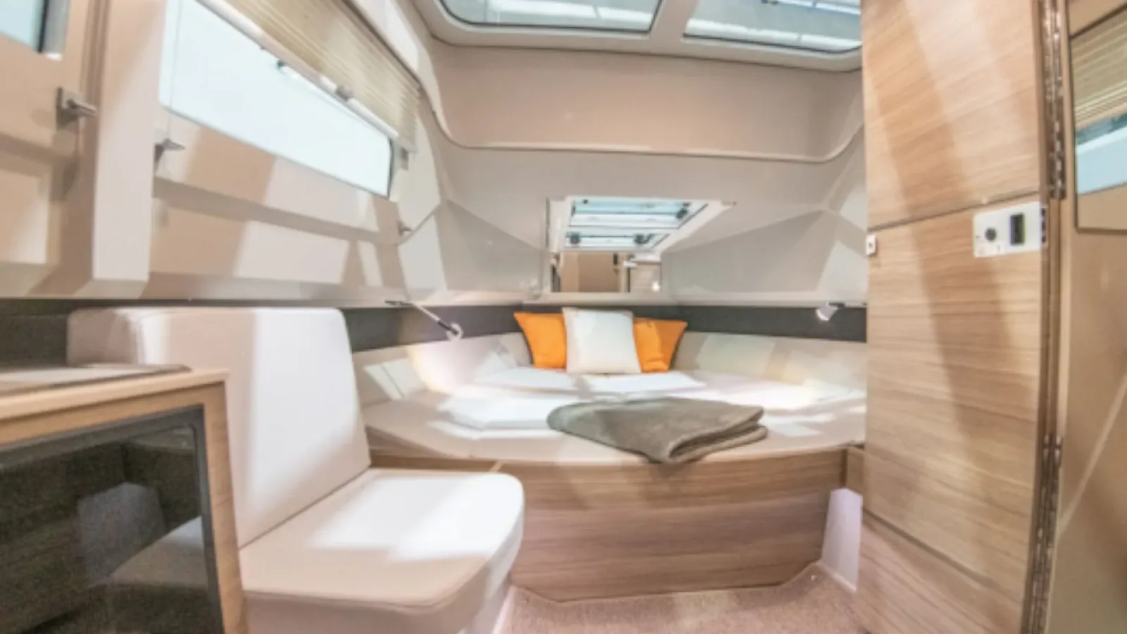 Bestboats SAXDOR 320 GTO HAPPINESS – Motor Yacht Charter Mallorca