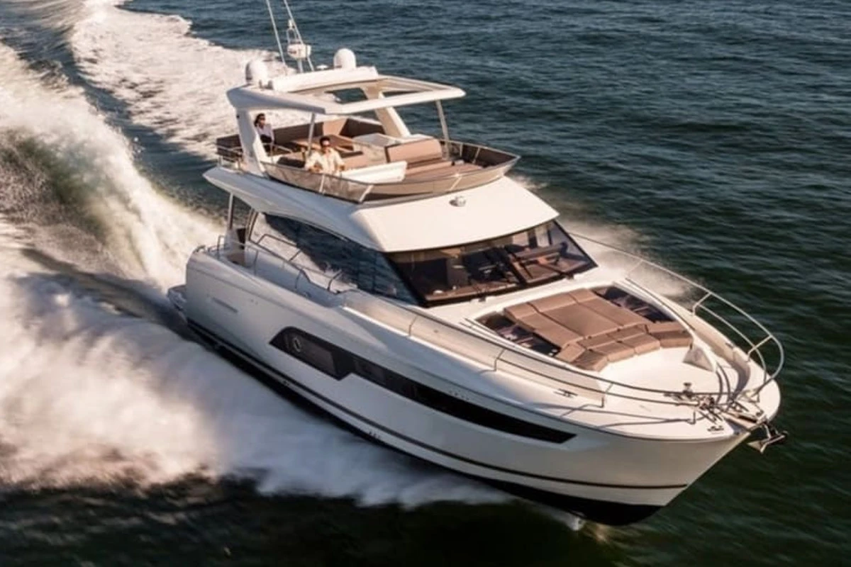 PRESTIGE 630 FLY Mavi Mar - Charter in Palma