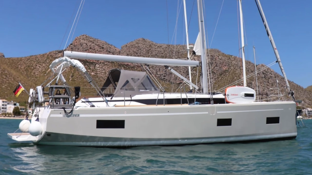 BAVARIA C38 Levante - Charter in Palma