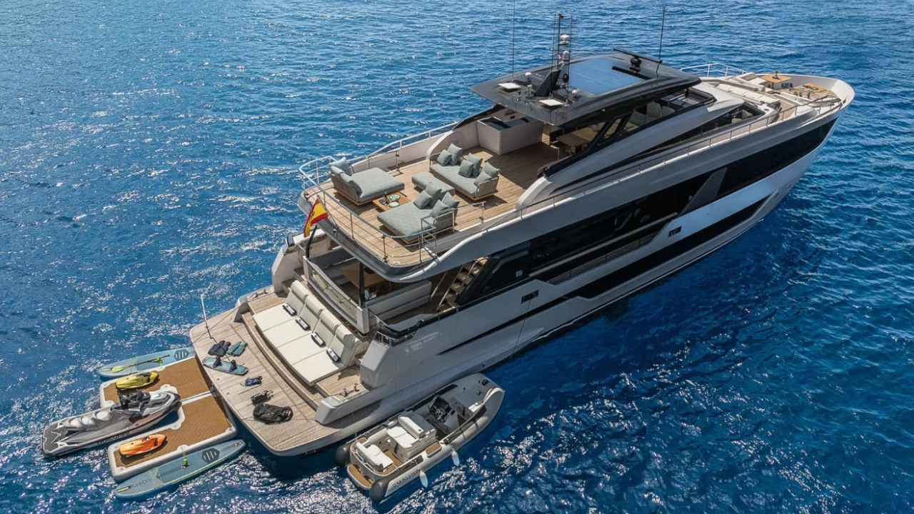 FERRETTI 1000 LA MOROCHA - Charter in Ibiza/Mallorca