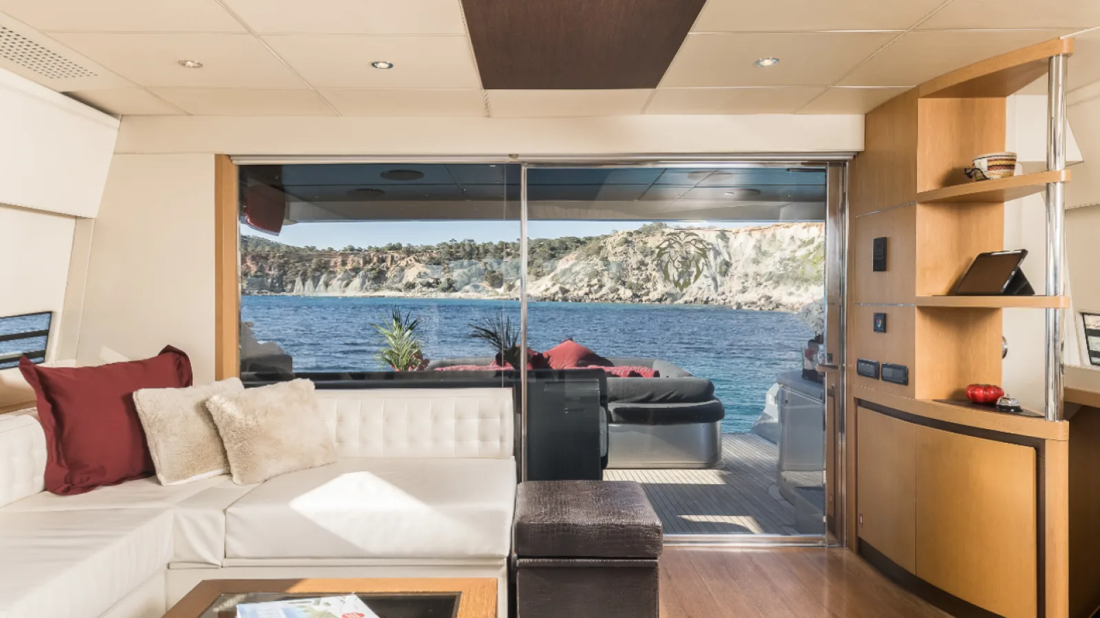 Bestboats PERSHING 90 XAMAN – Private Yacht Mallorca