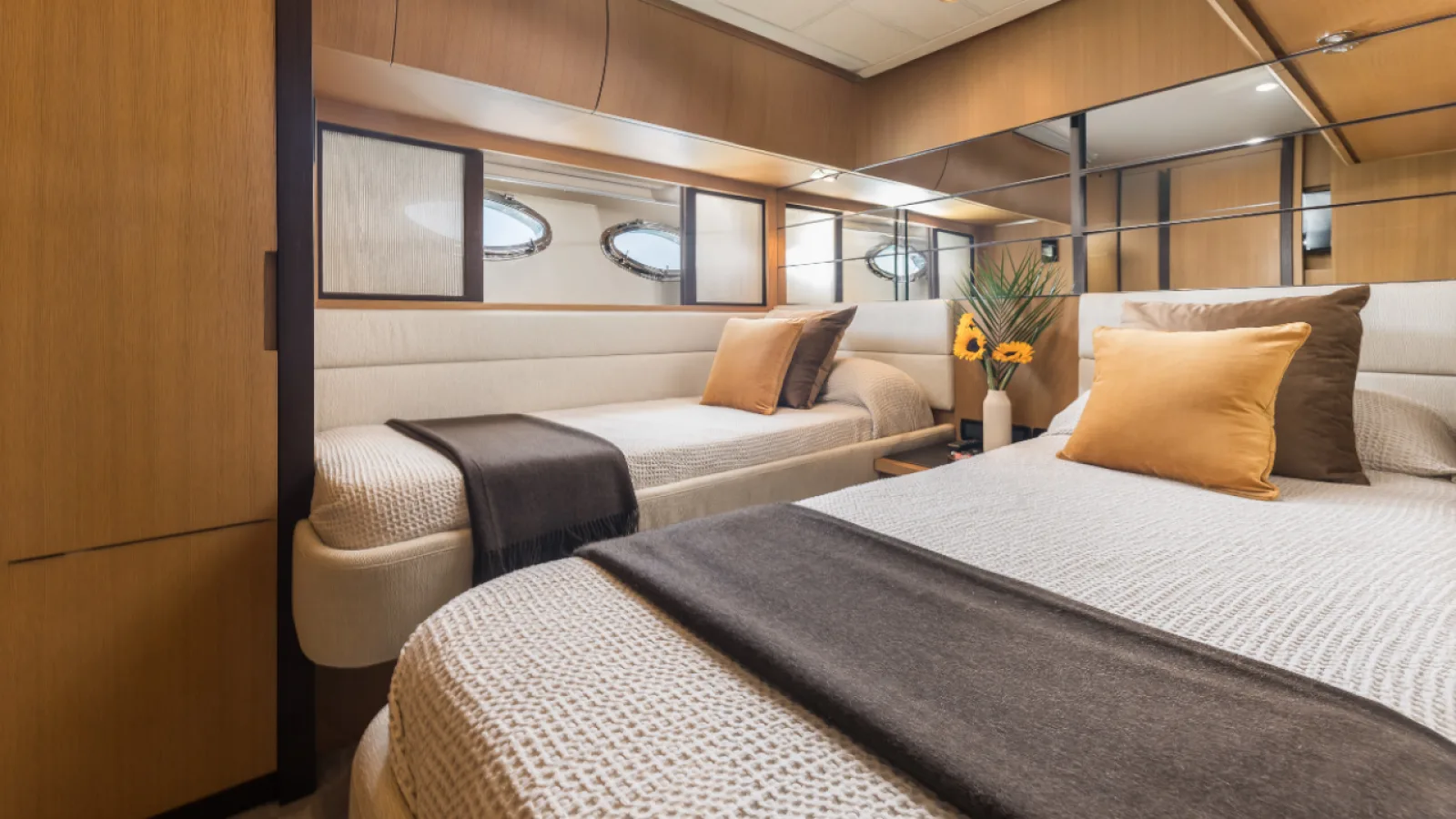 Bestboats PERSHING 90 XAMAN – Private Yacht Mallorca