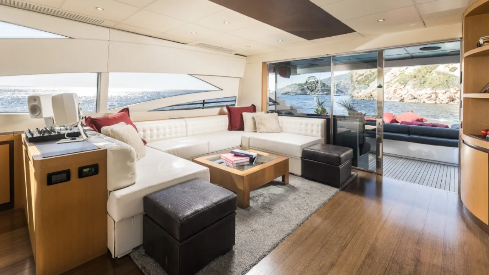 Bestboats PERSHING 90 XAMAN – Luxus Yachtcharter Mallorca