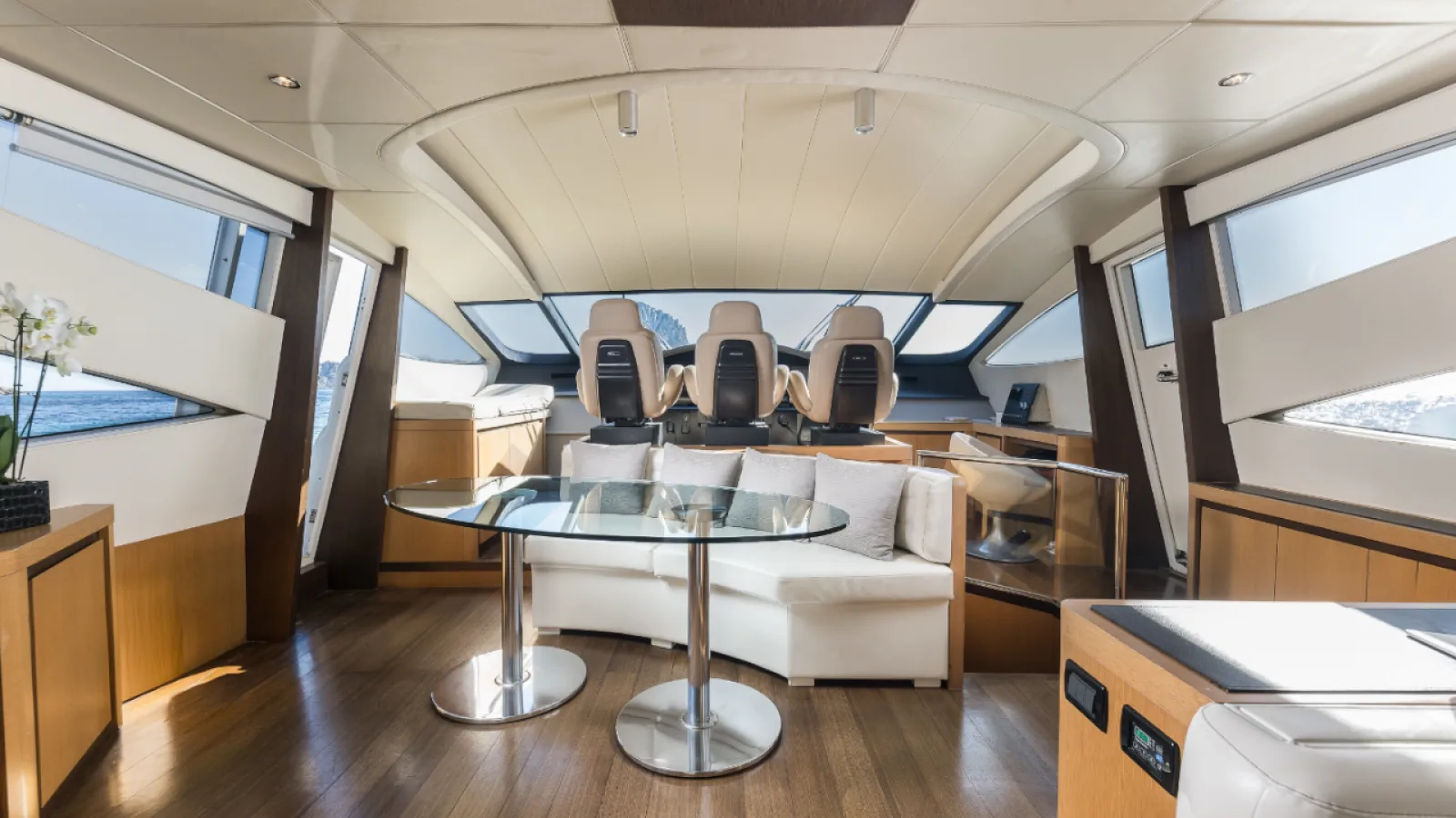 Bestboats PERSHING 90 XAMAN – Luxus Yachtcharter Mallorca