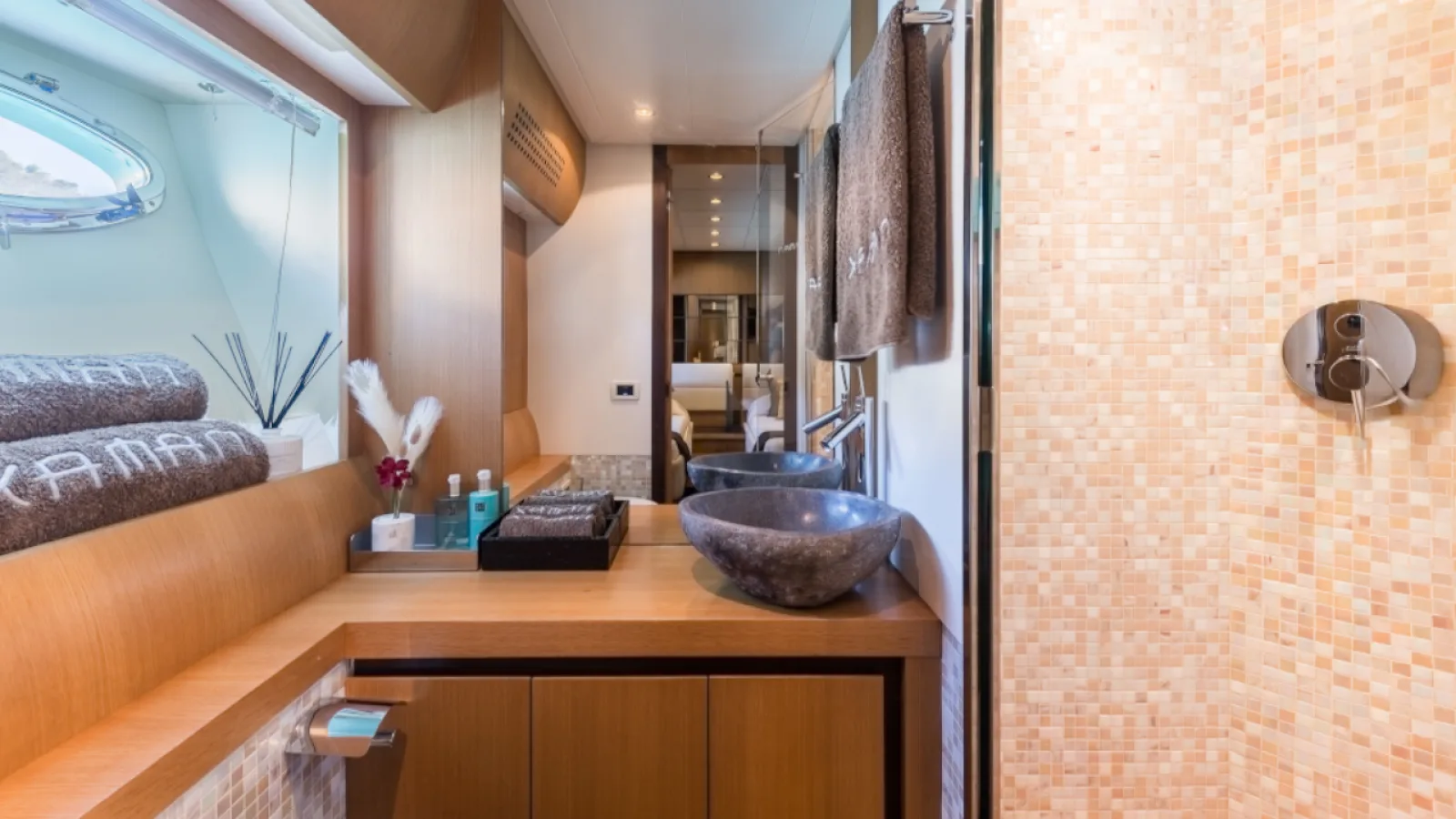 Bestboats PERSHING 90 XAMAN – Luxus Yachtcharter Mallorca