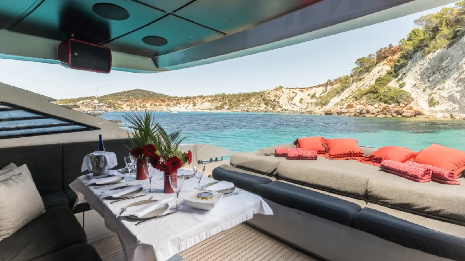 Bestboats PERSHING 90 XAMAN – Yachtcharter Mallorca