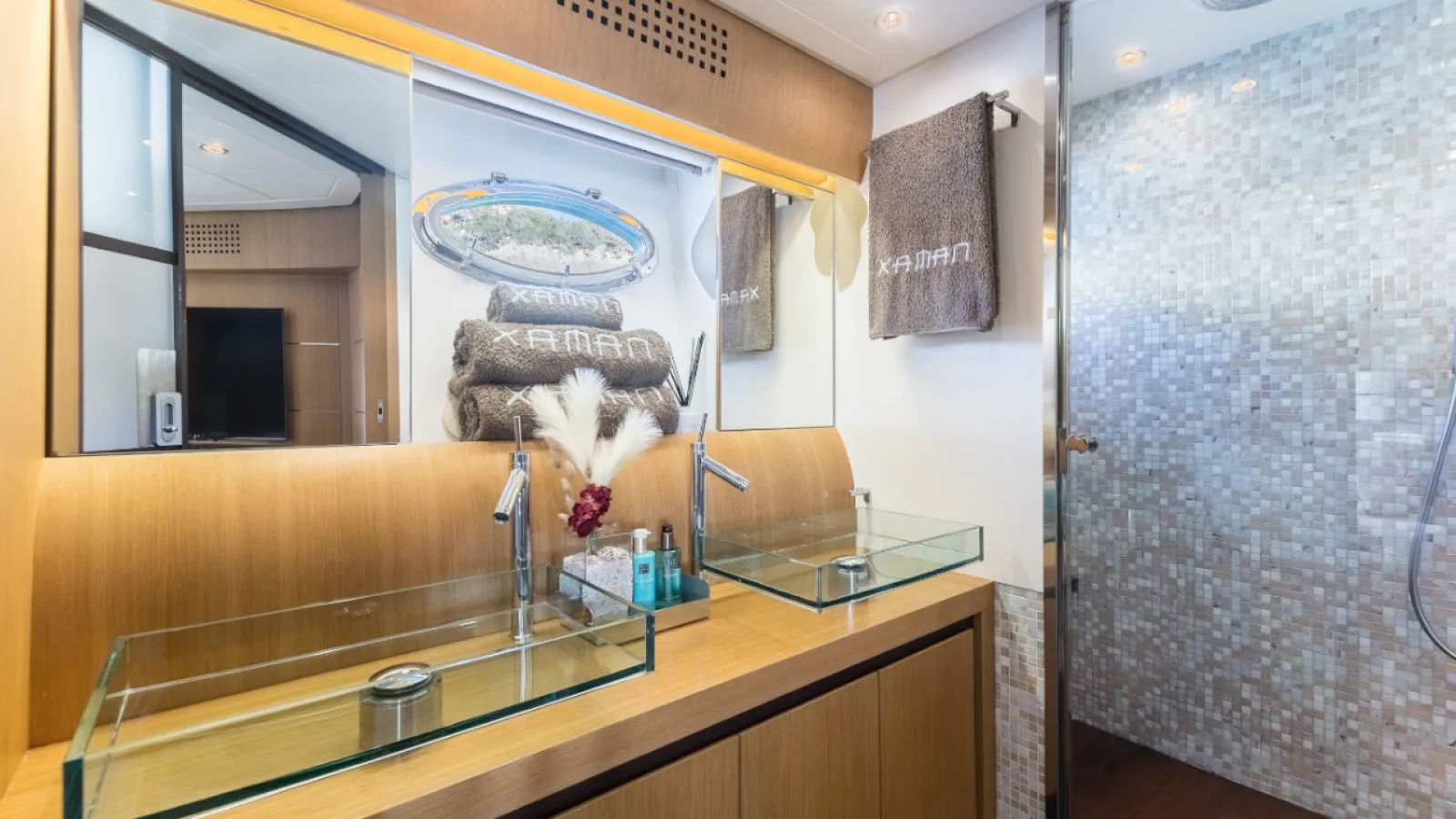 Bestboats PERSHING 90 XAMAN – Yachtcharter Mallorca