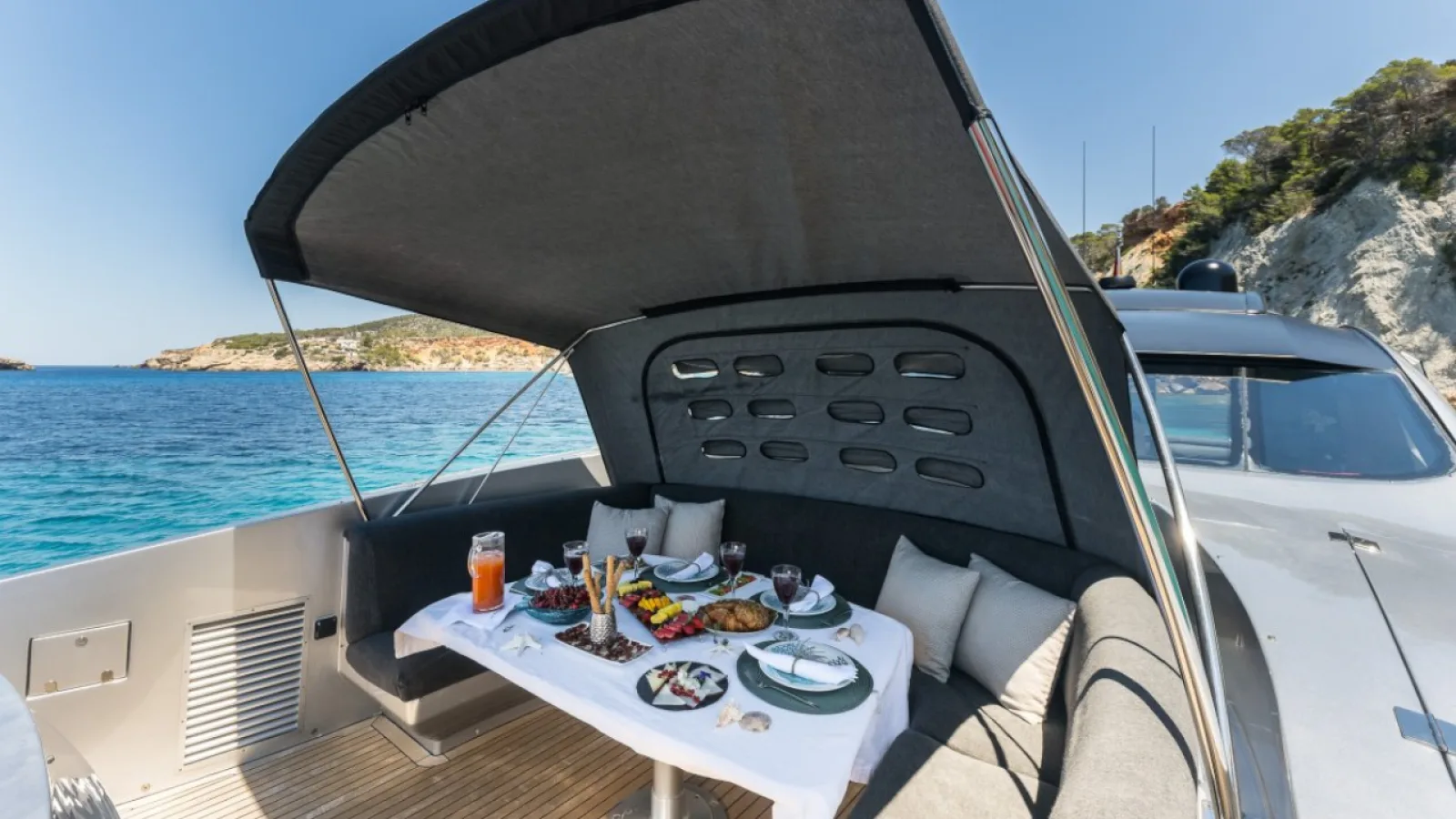 Bestboats PERSHING 90 XAMAN – Luxusyacht mieten Mallorca