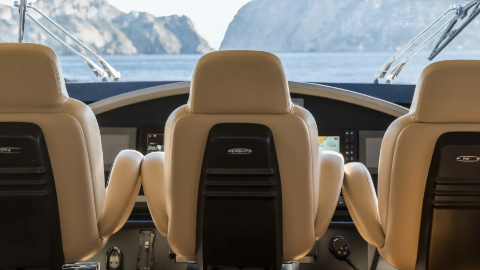 Bestboats PERSHING 90 XAMAN – Exklusive Yacht Mallorca
