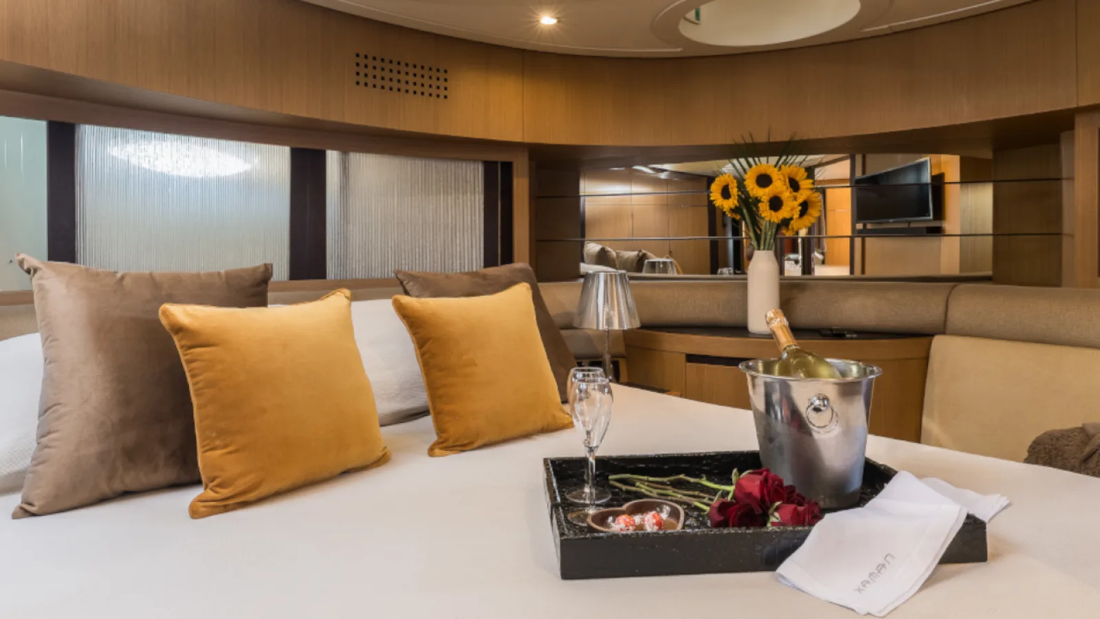 Bestboats PERSHING 90 XAMAN – Exklusive Yacht Mallorca