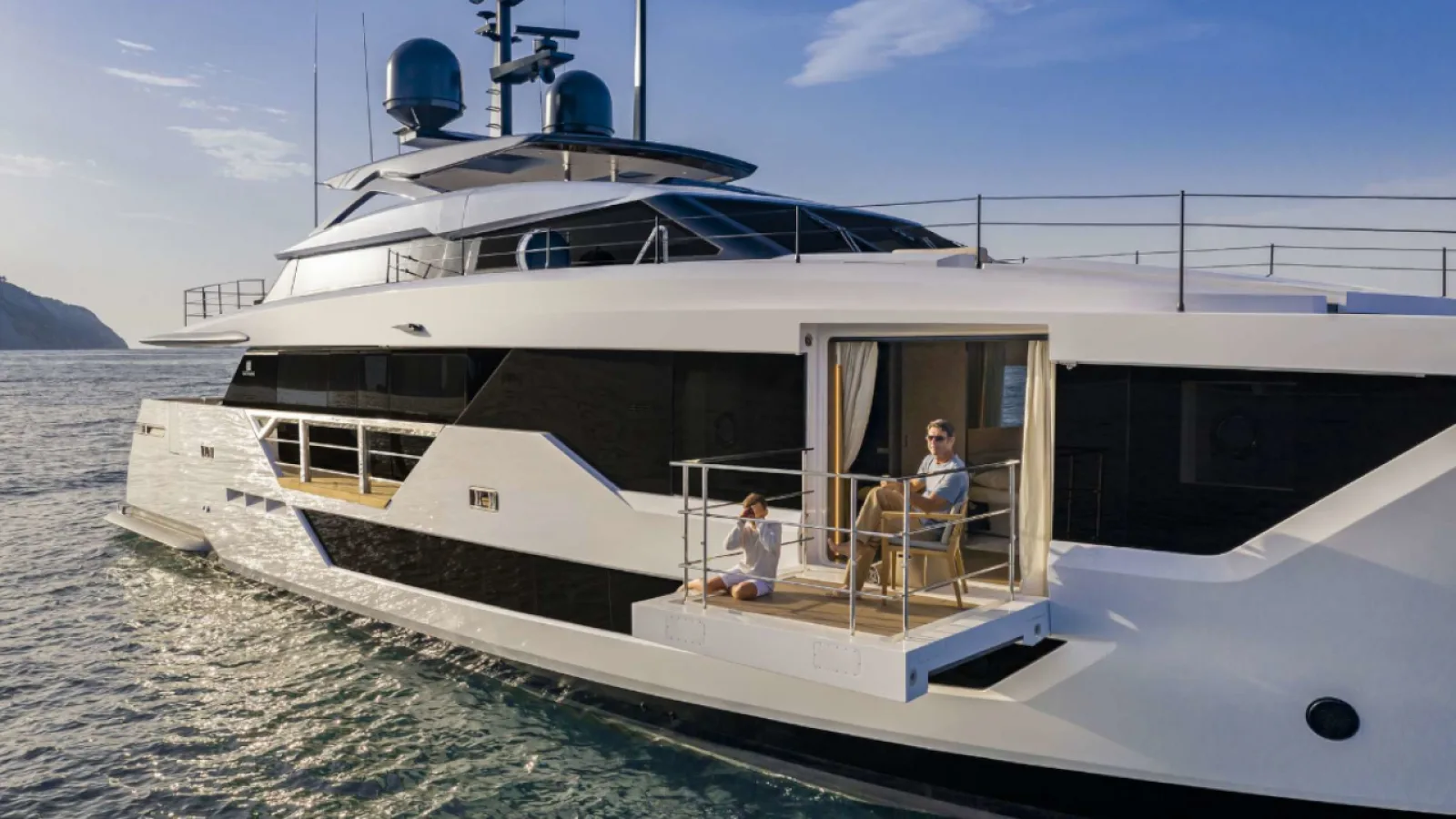 Bestboats FERRETTI CUSTOM LINE 106 Alvium – Luxus Yachtcharter Mallorca