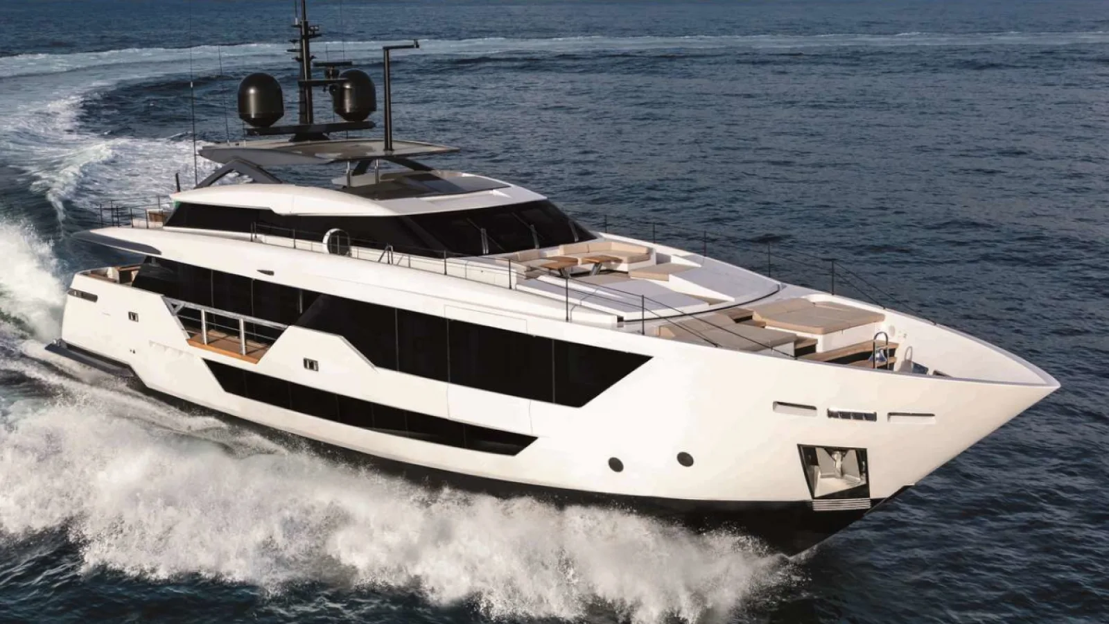 Bestboats FERRETTI CUSTOM LINE 106 Alvium – Yachtcharter Mallorca