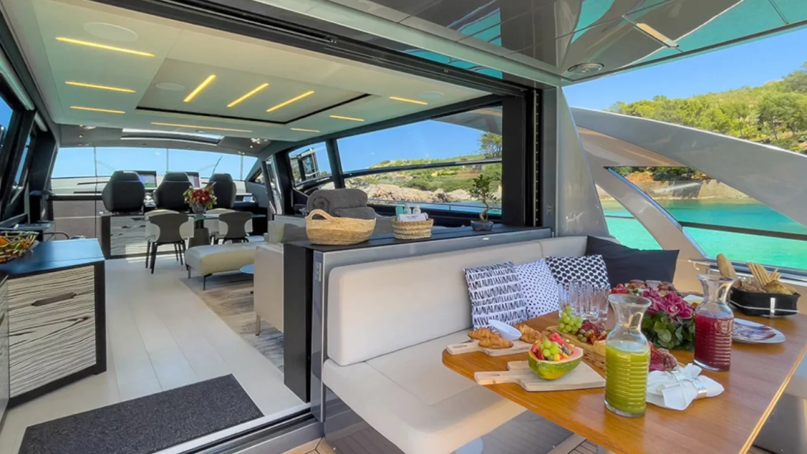 Bestboats PERSHING 8X Beyond – Private Yacht Mallorca
