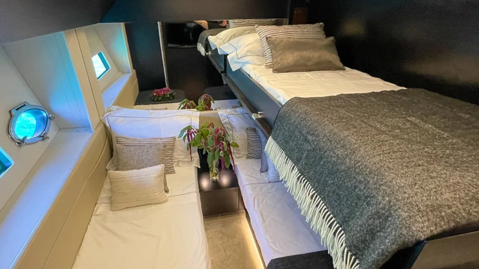 Bestboats PERSHING 8X Beyond – Private Yacht Mallorca