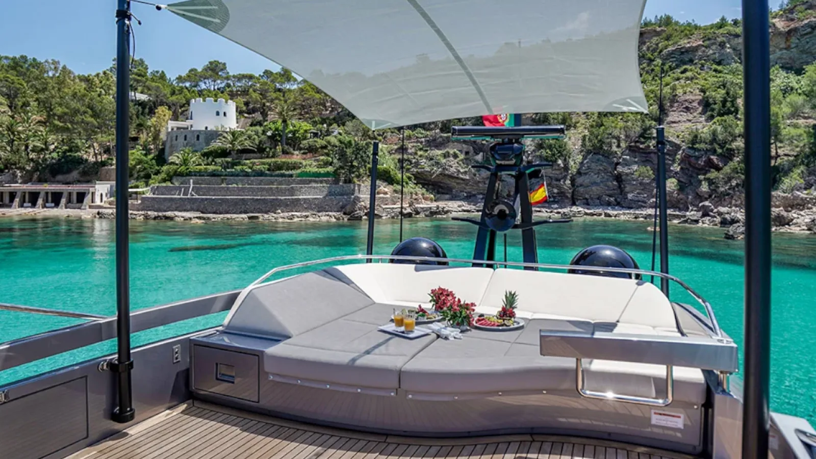 Bestboats PERSHING 8X Beyond – Luxusyacht chartern Mallorca