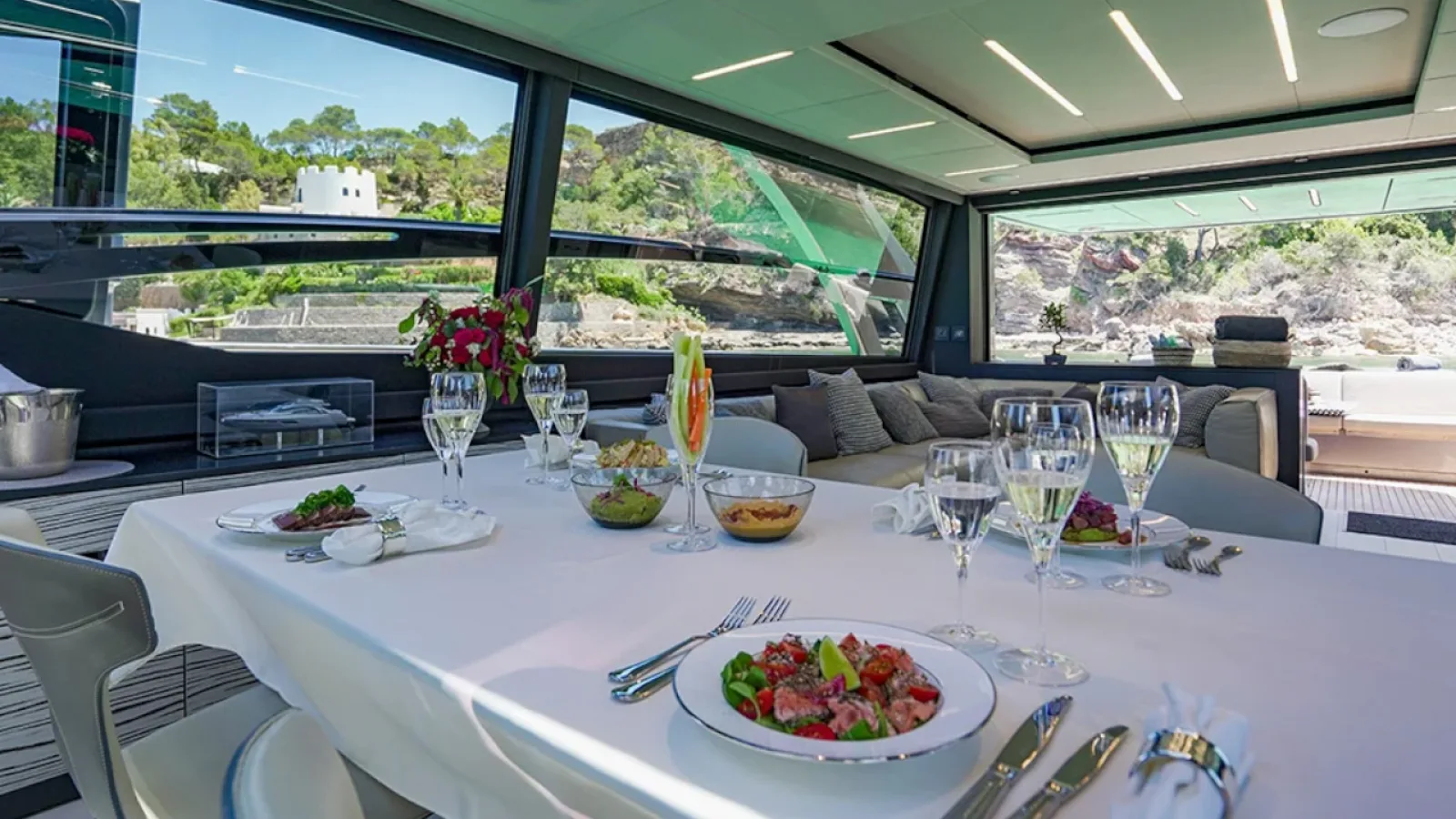 Bestboats PERSHING 8X Beyond – Yachtcharter Mallorca