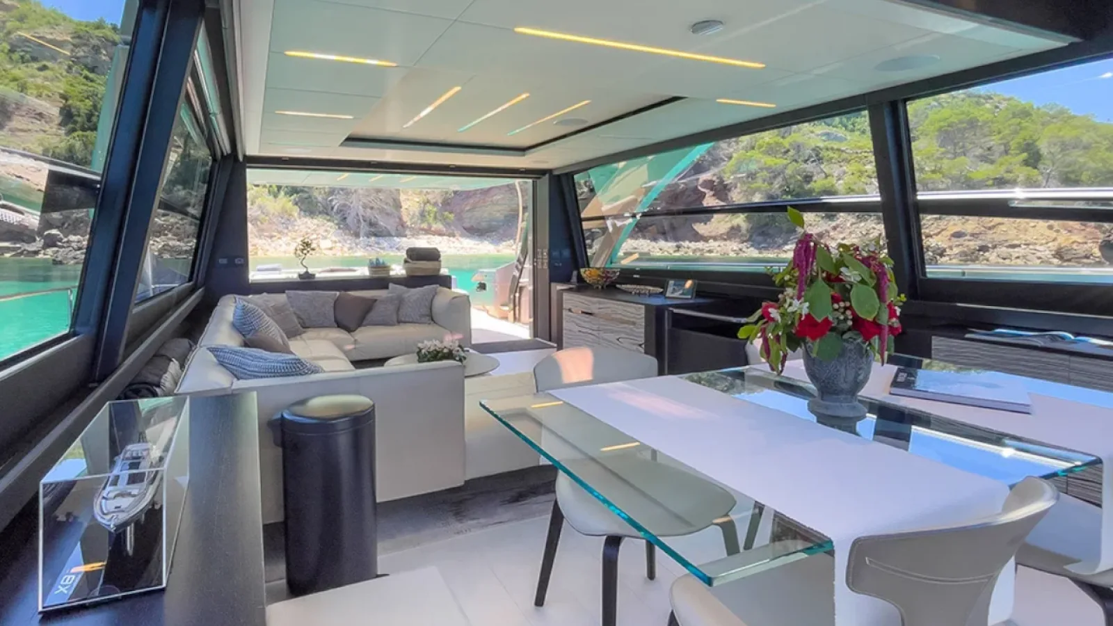 Bestboats PERSHING 8X Beyond – Luxusyacht mieten Mallorca