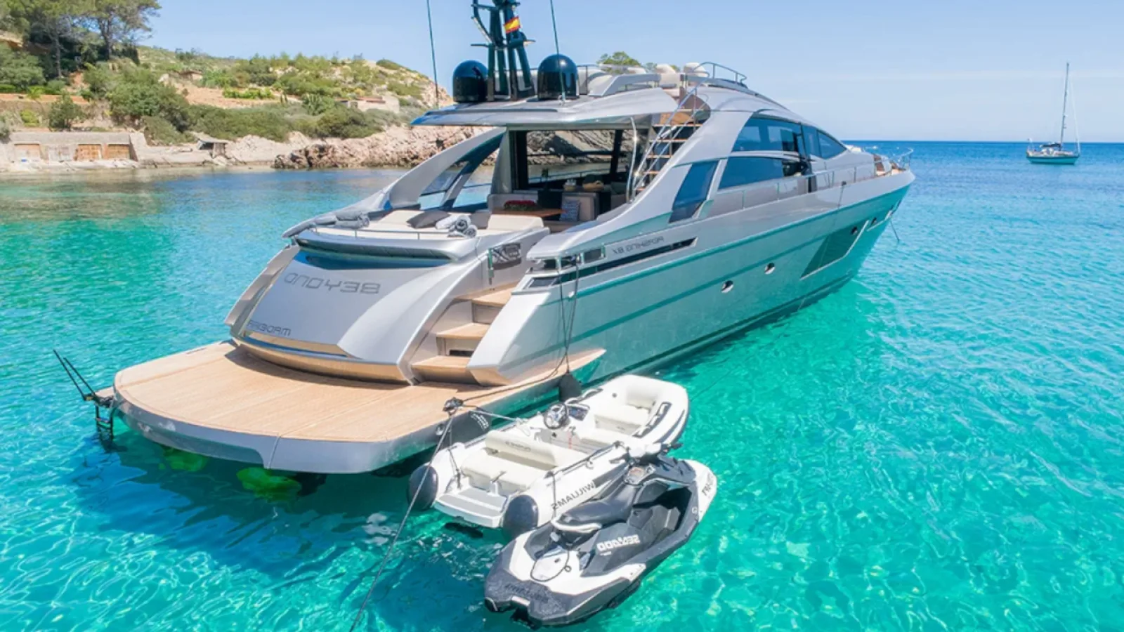 Bestboats PERSHING 8X Beyond – Exklusive Yacht Mallorca