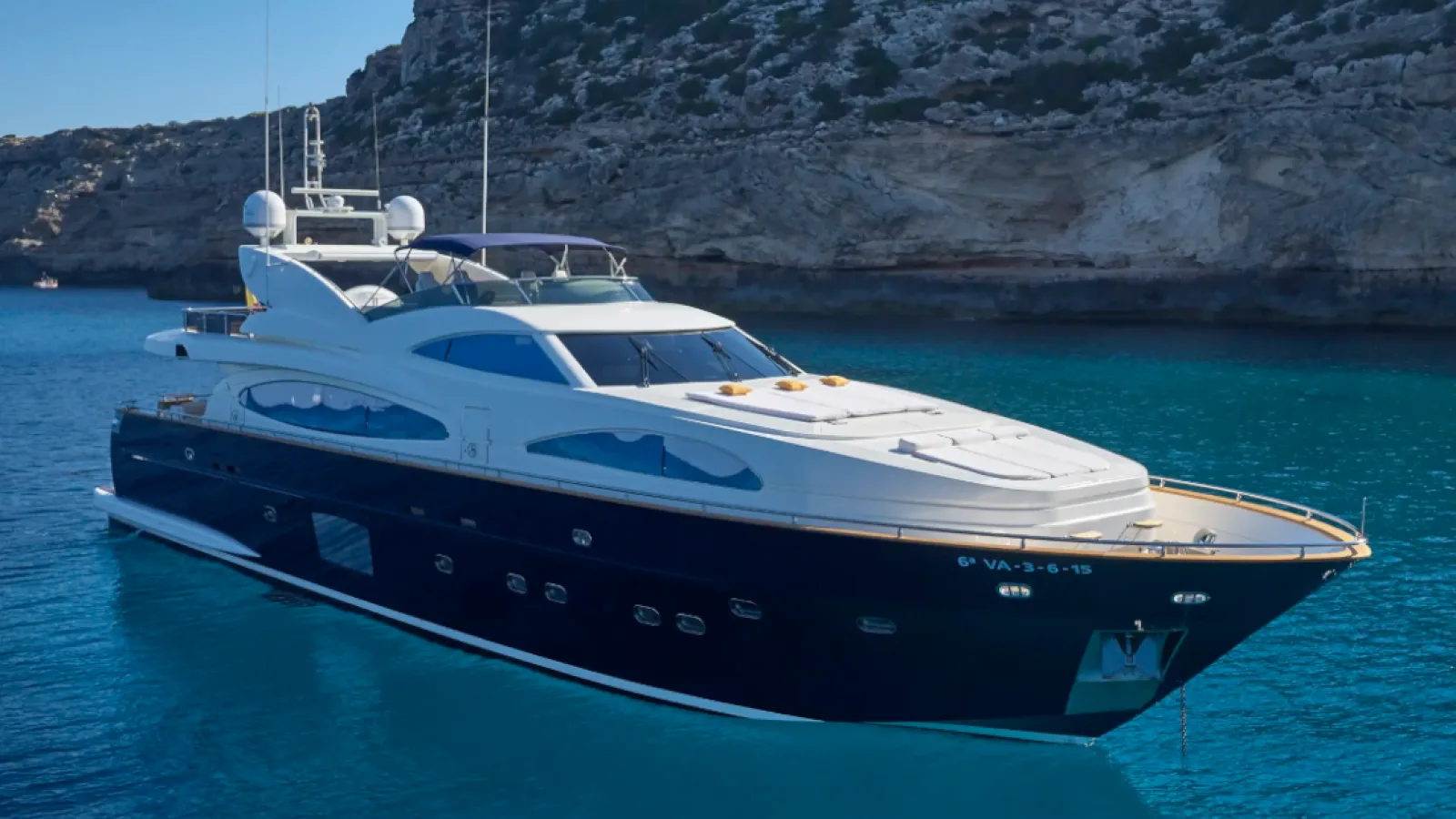 Bestboats ASTONDOA 102 GLX Kirios – Luxusyacht chartern Mallorca