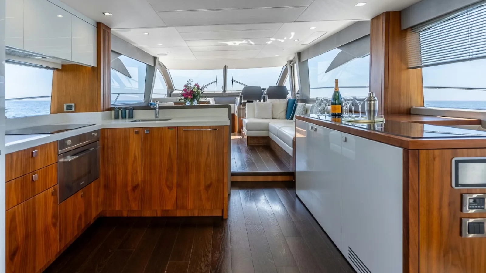 Bestboats SUNSEEKER MANHATTAN 66 LA NONNO – Alquiler Yate Mallorca