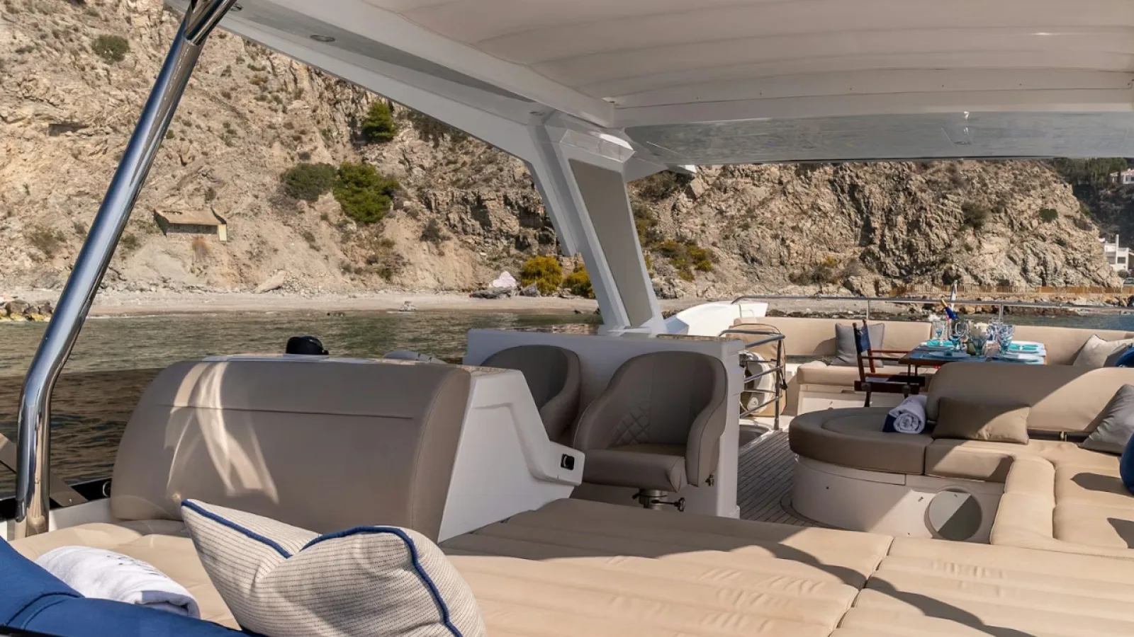 Bestboats SUNSEEKER MANHATTAN 66 LA NONNO – Alquiler Barco Mallorca