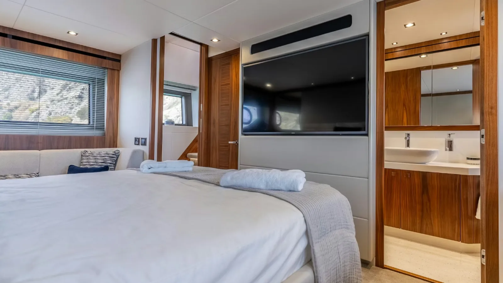 Bestboats SUNSEEKER MANHATTAN 66 LA NONNO – Charter Mallorca