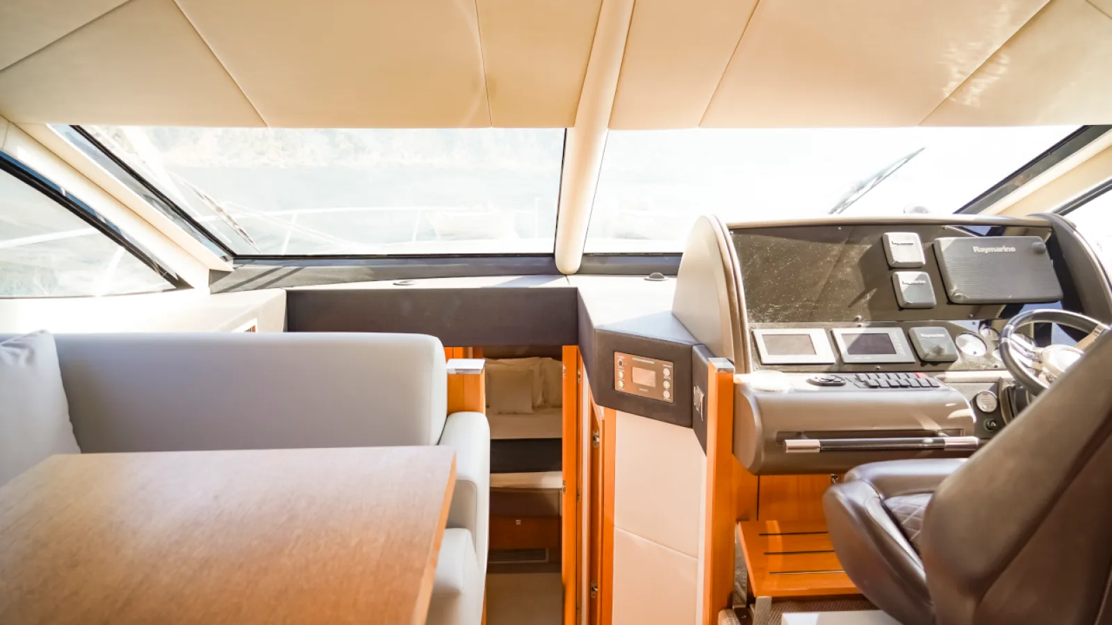 Bestboats SUNSEEKER MANHATTAN 53 PERFECTION – Yacht Charter Mallorca