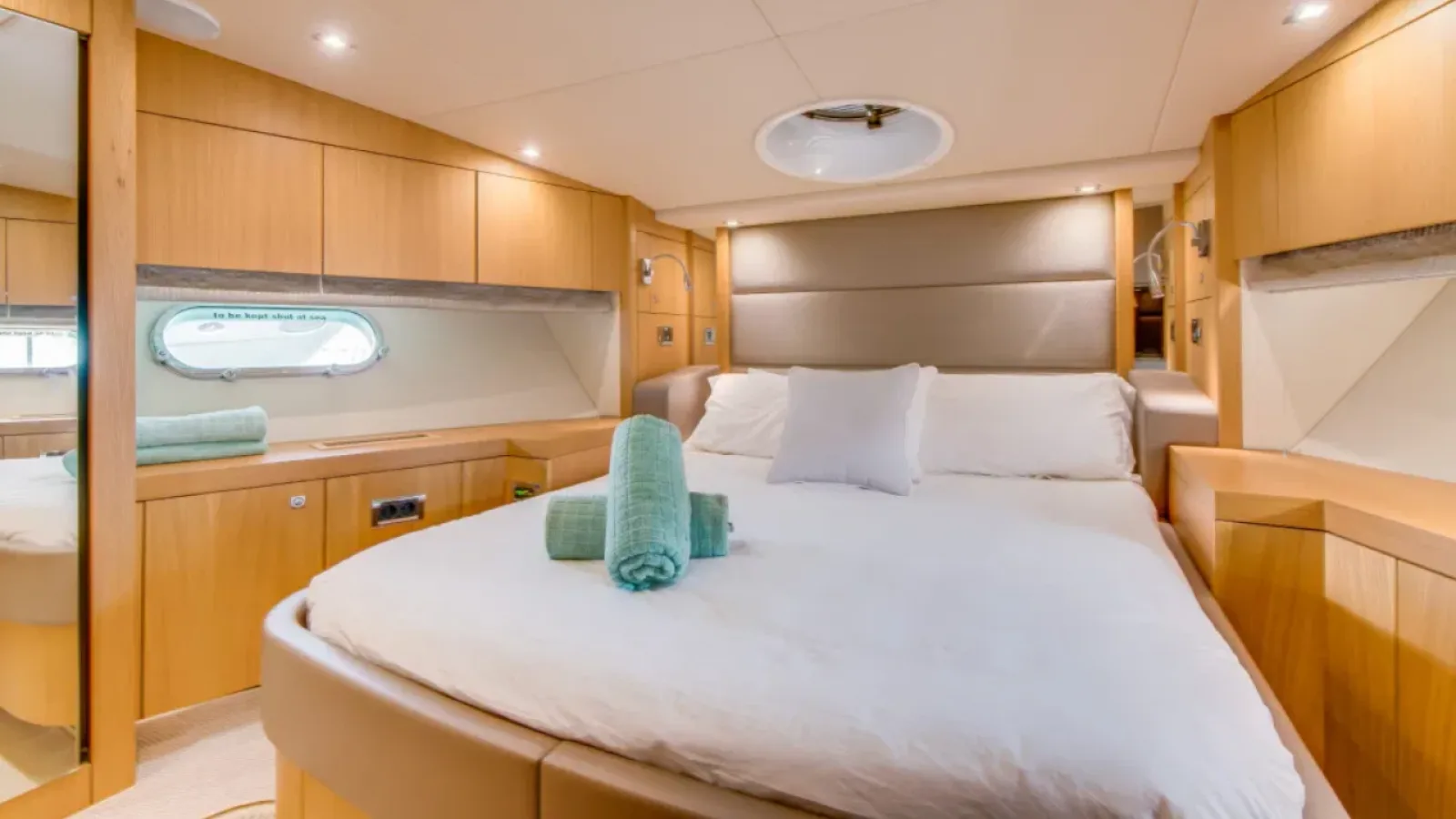 Bestboats SUNSEEKER MANHATTAN 53 PERFECTION – Motor Yacht Charter Mallorca
