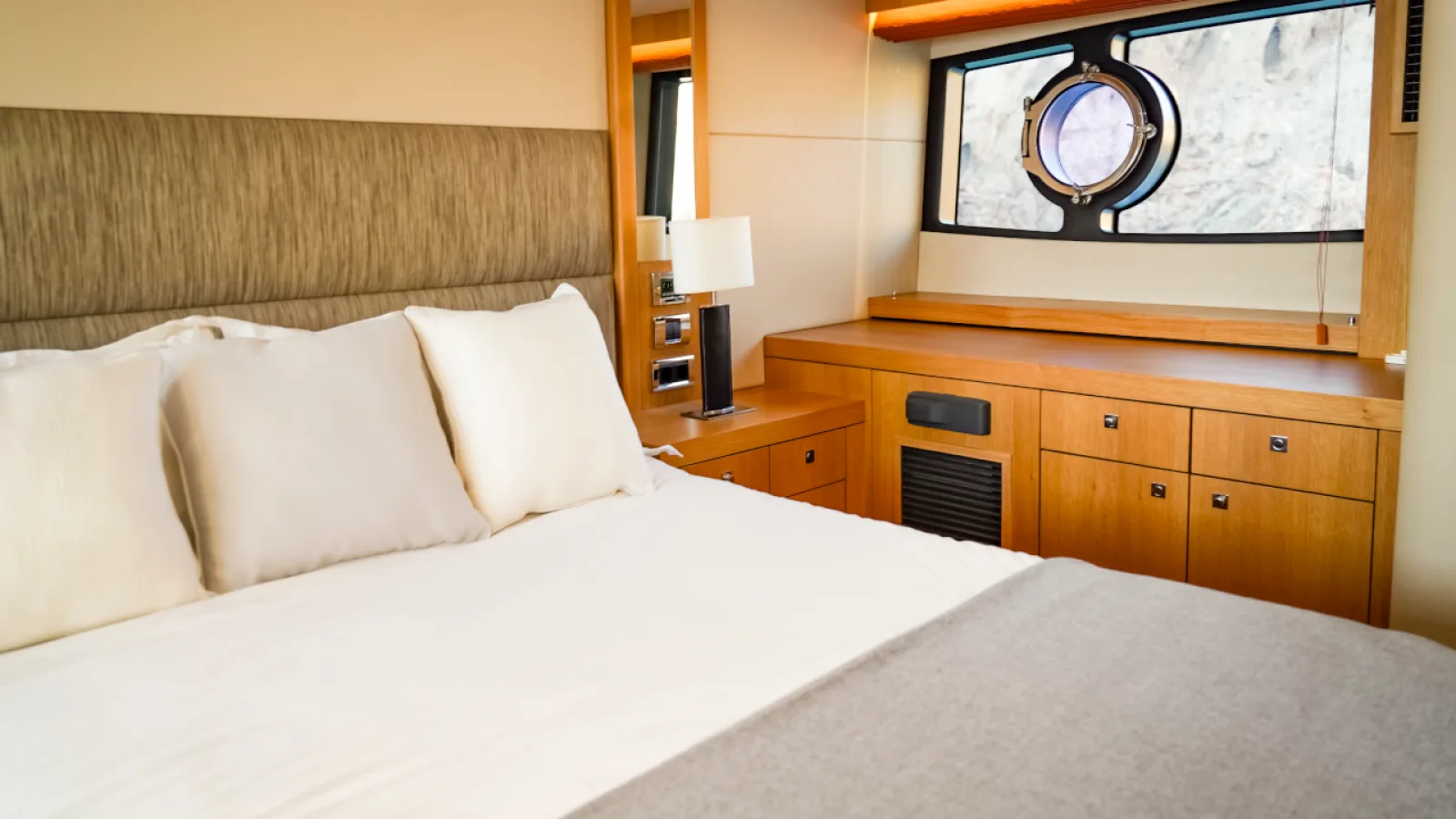 Bestboats SUNSEEKER MANHATTAN 53 PERFECTION – Boat Rental Mallorca