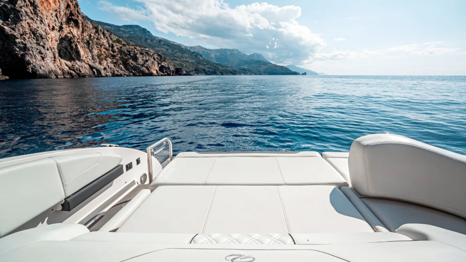Bestboats REGAL 3300 SEANNA – Alquiler Yate Mallorca