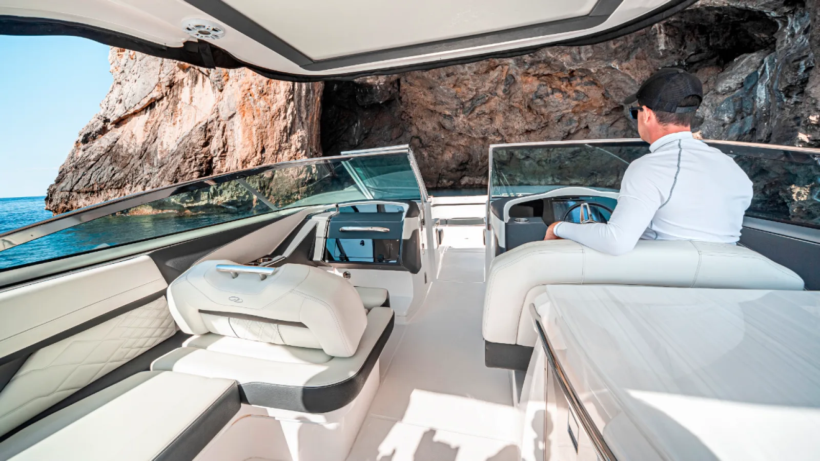 Bestboats REGAL 3300 SEANNA – Charter Mallorca