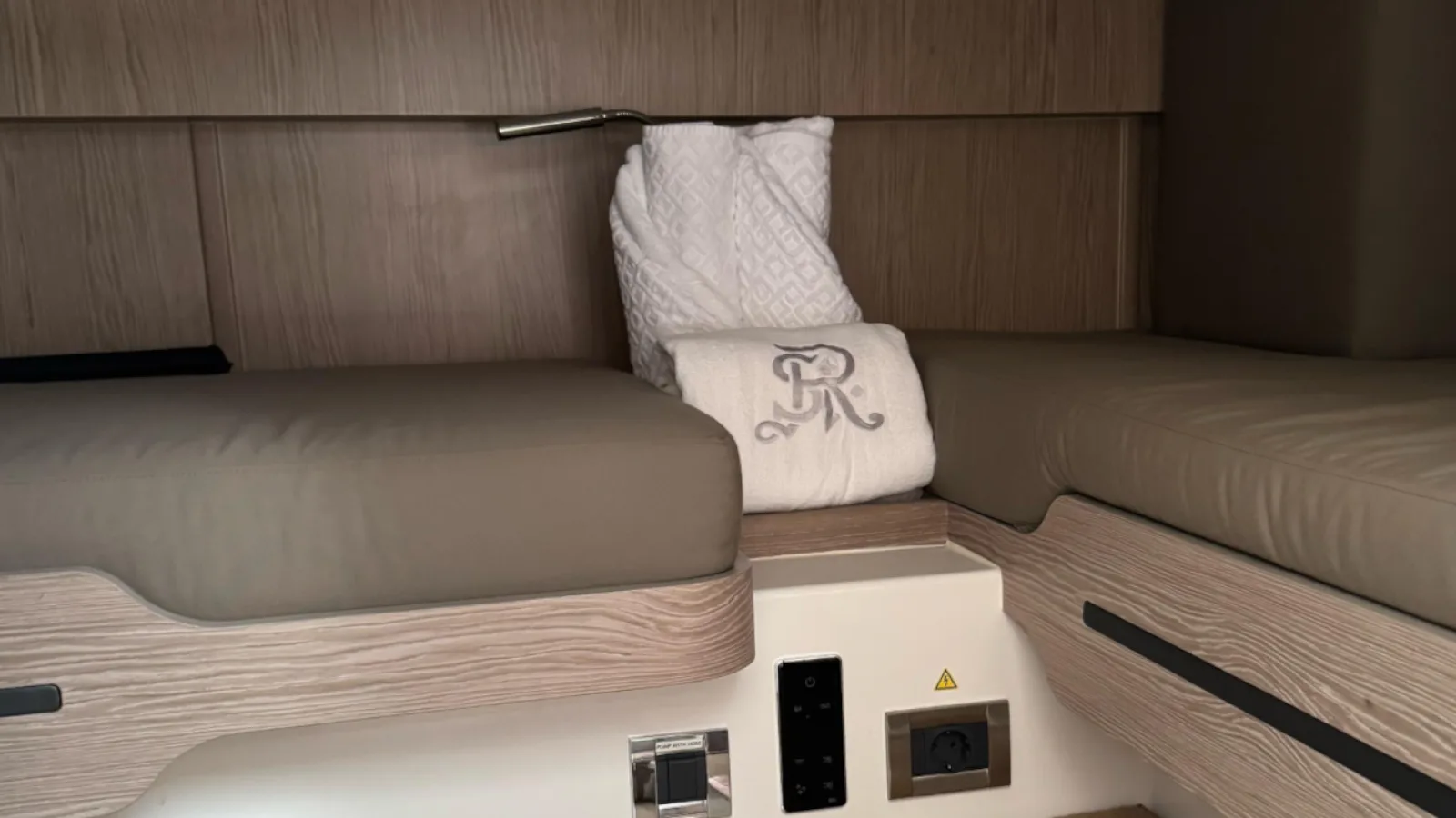 Bestboats FJORD 42 OPEN BLACK SHEEP – Motor Yacht mieten Mallorca