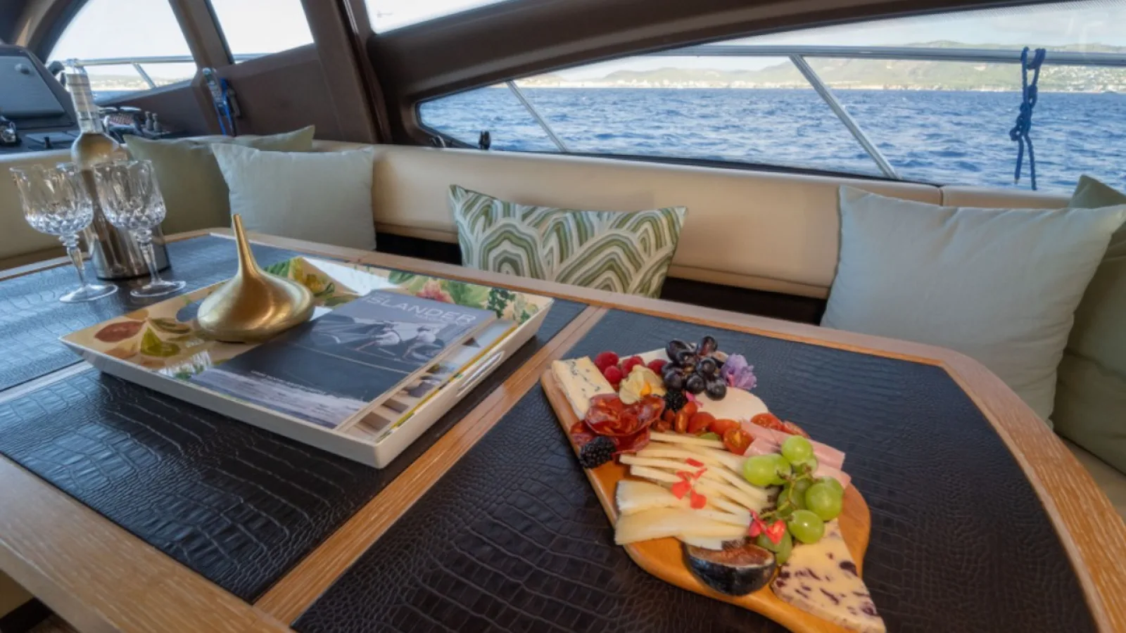 Bestboats AZIMUT 64 FLY NOT DEAD YET – Rent Boat Mallorca
