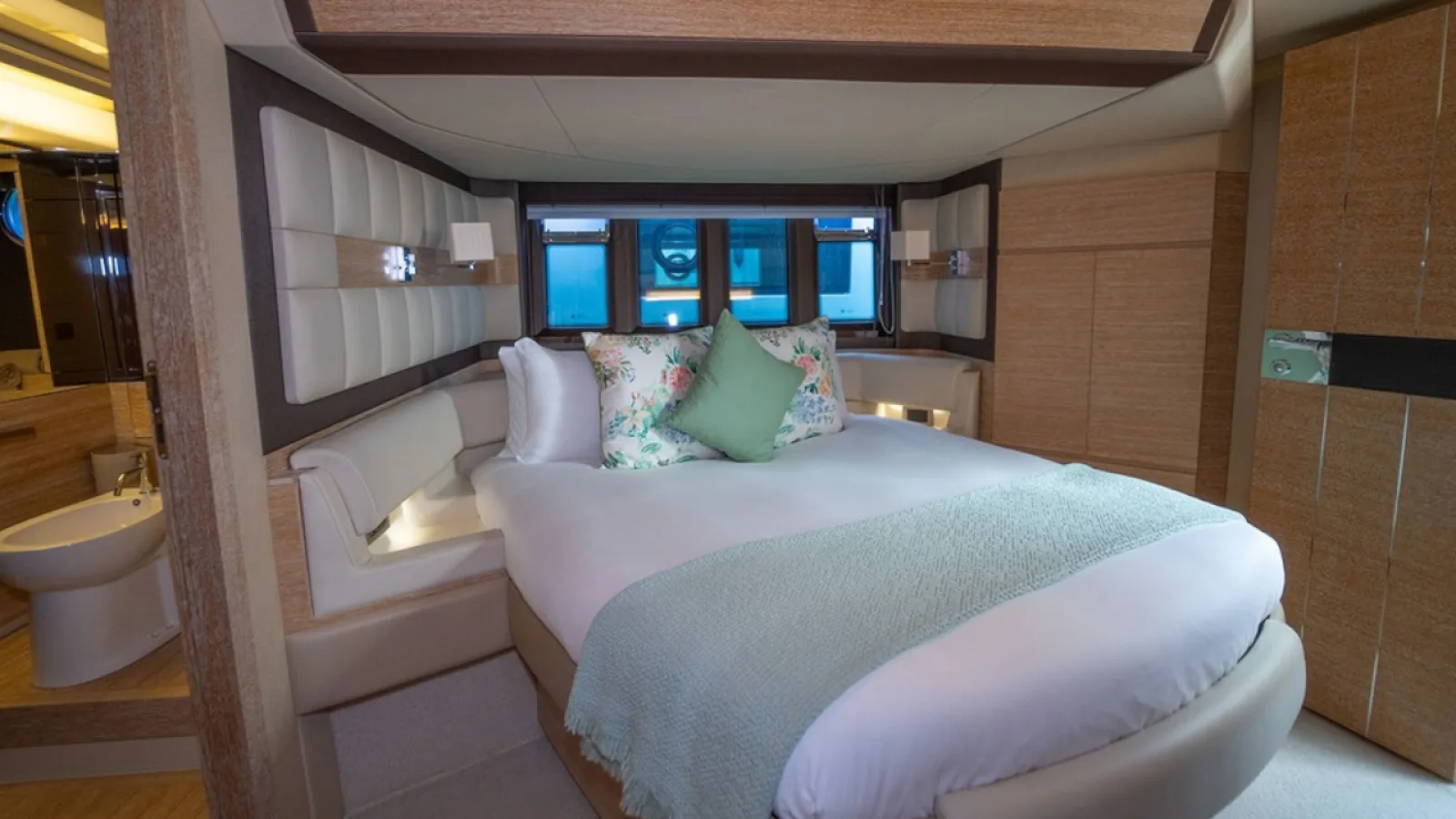 Bestboats AZIMUT 64 FLY NOT DEAD YET – Motor Yacht Charter Mallorca