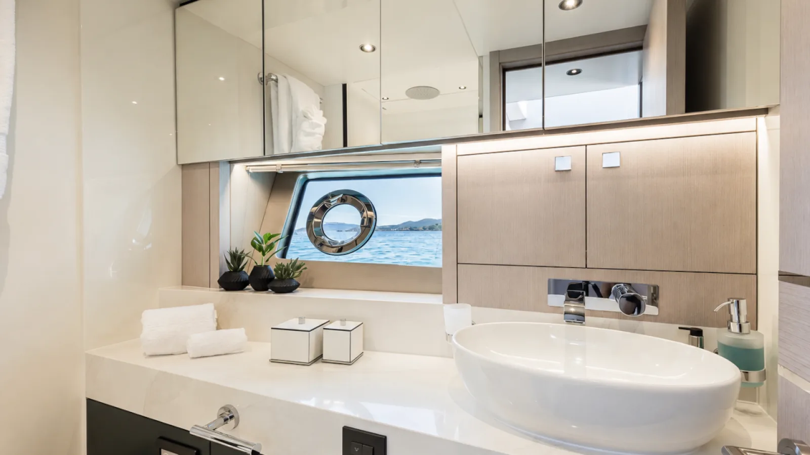 Bestboats SUNSEEKER MANHATTAN 68 SWEET CAROLINE – Boot mieten Mallorca
