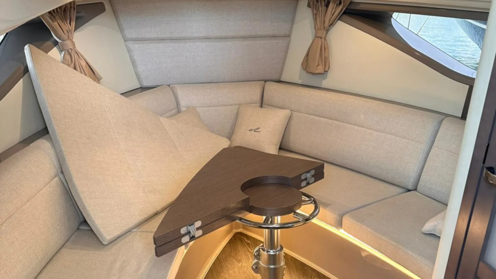 Bestboats SEA RAY SUNDANCER 320 COUPE Viva La Vida – Yachtverkauf Mallorca
